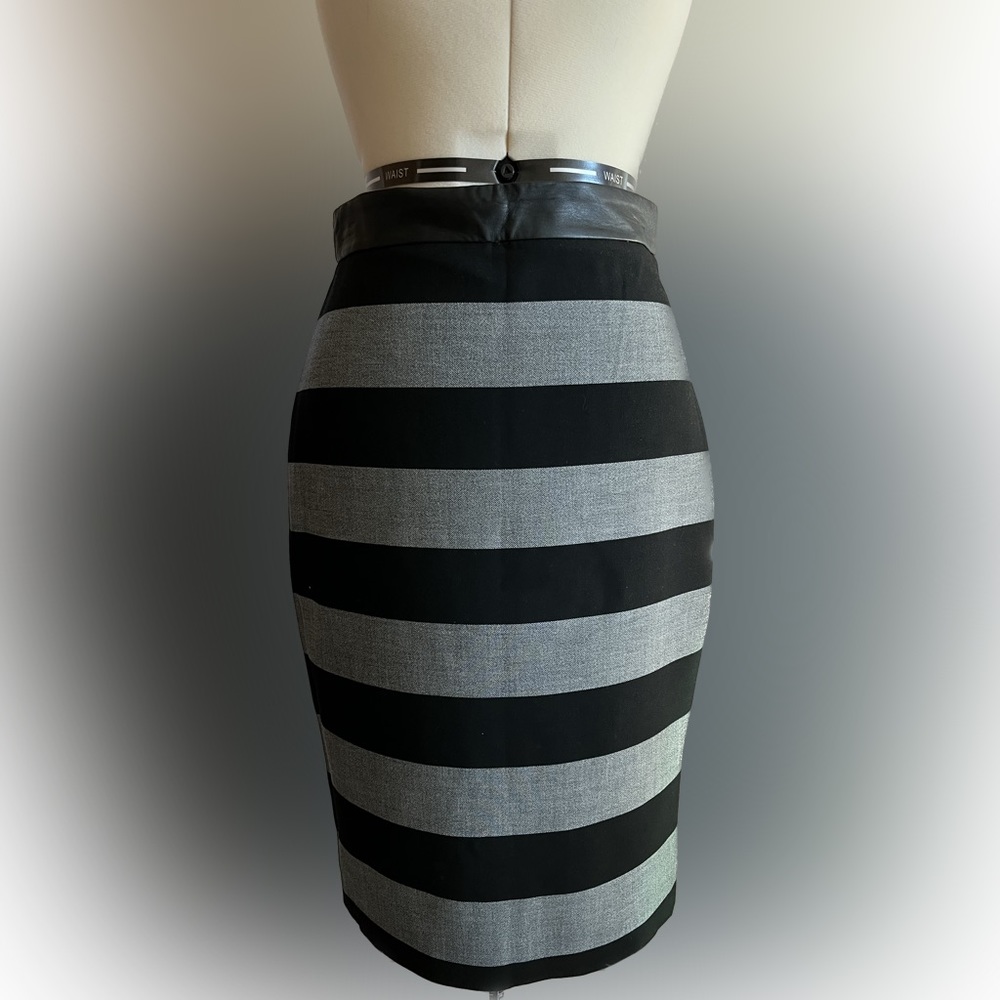 Banana Republic stripes pencil skirt with leather waistband. Size 4 Petite.